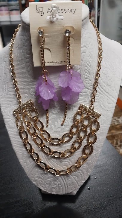 Frenchy’sQoutique@Posh StudoSuites